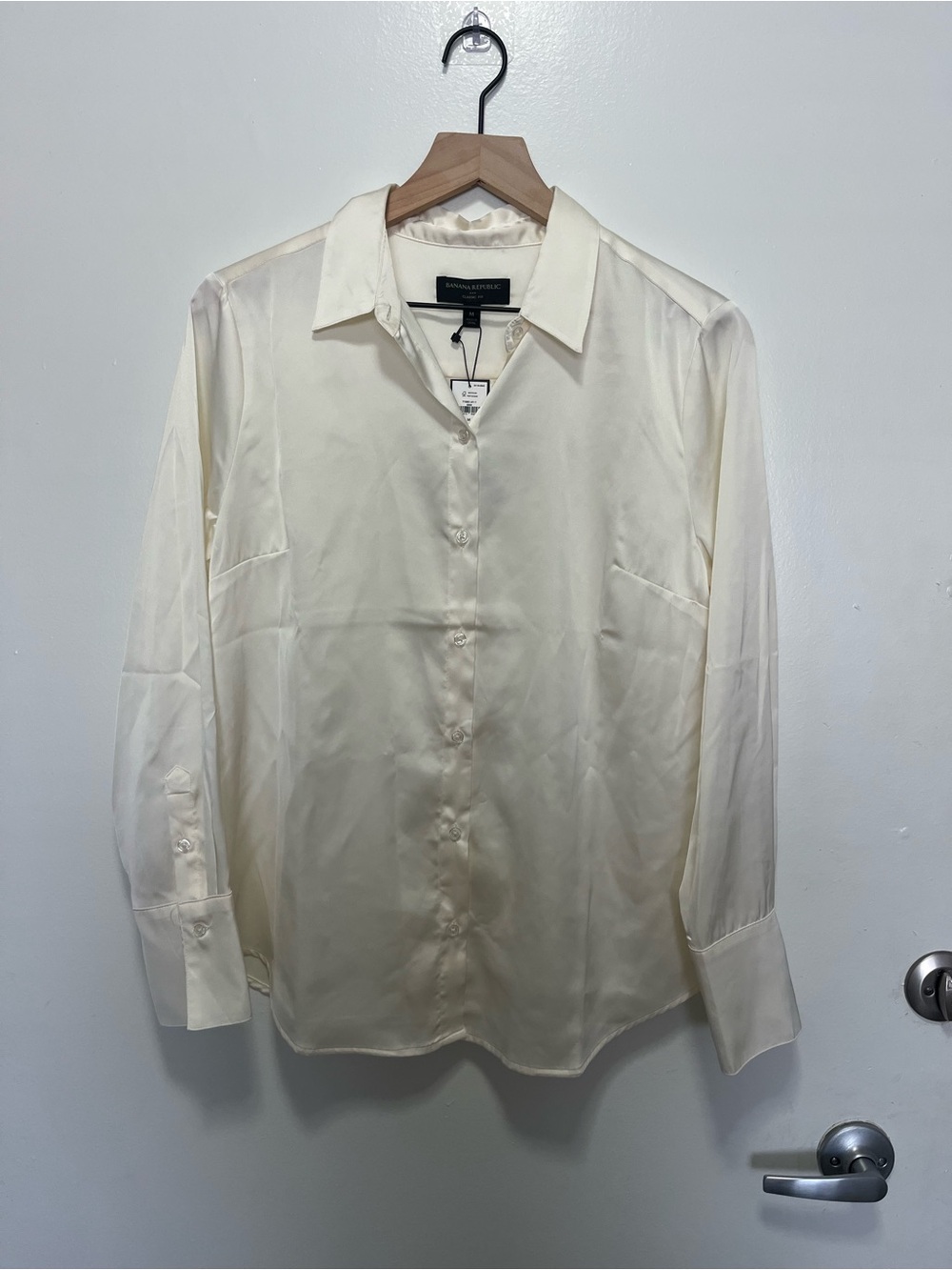 Banana Republic Cream Dress Shirt - Classic Button-Up